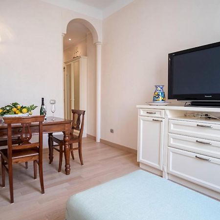 Noliday Suite Riviera Luxury Sea Flat Eksteriør bilde
